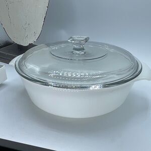 Fire King Anchor Hocking  1-1/2 Qt casserole dish with lid.